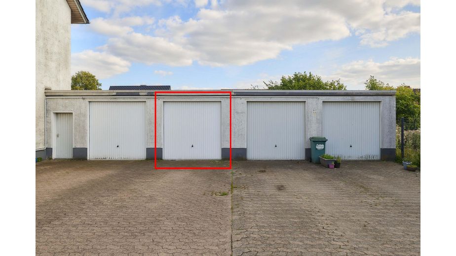 Ampio appartamento di 4 locali con balcone e garage - investimento – Garage 4