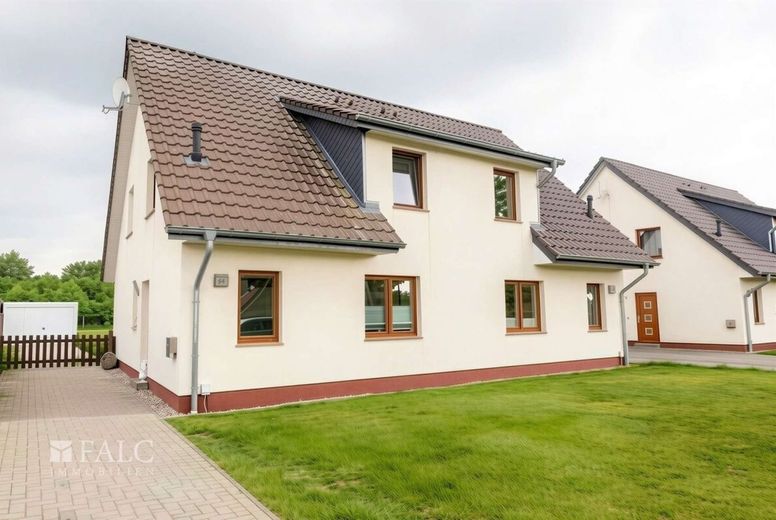 +++ Kapitalanlage mit Potenzial: Ihr Zweifamilienhaus in Ruhelage +++ – Außenansicht I Whg. 2f