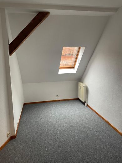 3-room - attic maisonette apartment, old building, city center – Zimmer 1 (unten)