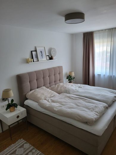 Schlafzimmer Bild 1