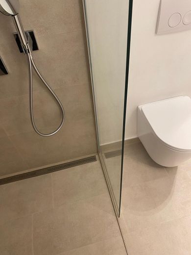 Luxuriöse 2-Zimmer Wohnung im EG mit Garten im Paulusviertel – Badezimmer