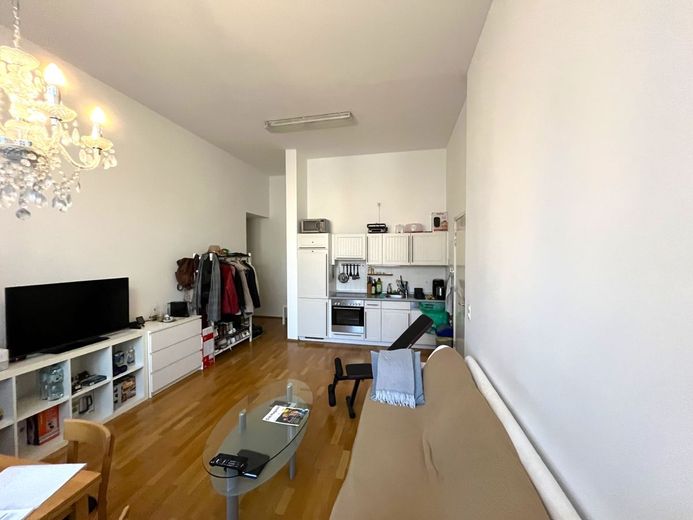 Wiesbaden: Perfekte 2 Zi-Kapitalanlage! Herrschaftliches Wohnen i. d. Kaiser-Friedrich-Residenz! – Blick Küche