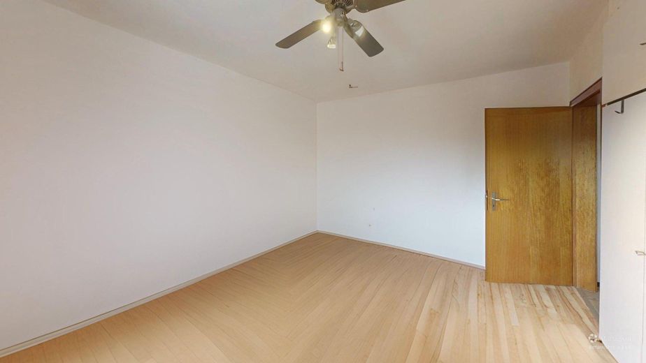 Kapitalanlage mit 2 Wohneinheiten, Gewerbe und Entwicklungspotenzial – Schlafzimmer WE OG