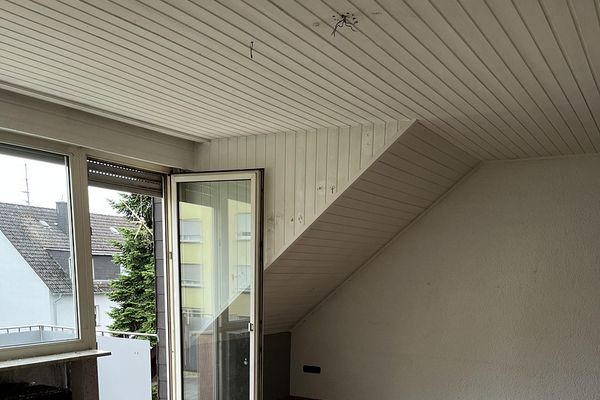Helle 2-ZKB-Dachgeschosswohnung mit Balkon und Stellplatz in Trier-Pfalzel