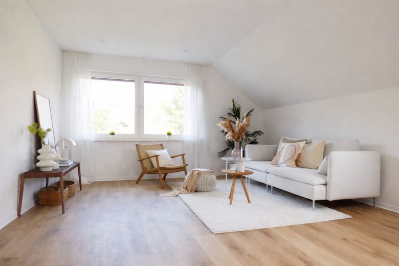 Lichtdurchflutetes Wohnzimmer