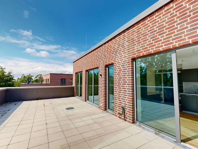 Wohntraum in Rissen: Exklusives 4-Zimmer-Penthouse mit eigenem Lift und weitläufiger Dachterrasse – Ansicht II: Dachterrasse
