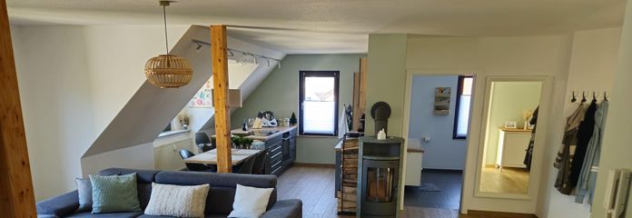 Nowoczesne mieszkanie na poddaszu 92m² z widokiem na Main – od razu gotowe do zamieszkania i położone w spokojnej okolicy – offenes Design