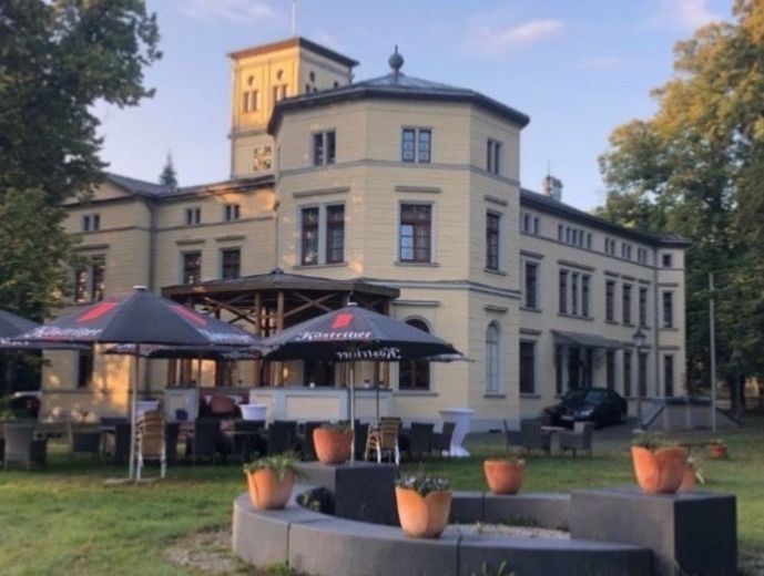 Eventlocation im Schloß Waldrogäsen bei Burg 
Einzigartige Schloss-Eventlocation | bis 100 Pers. | – Aussenansicht