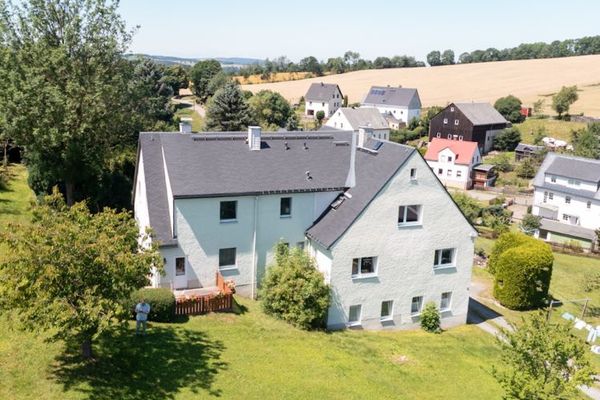 Casa plurifamiliare rurale con uso proprio, redditi da affitto, fienile e grande terreno