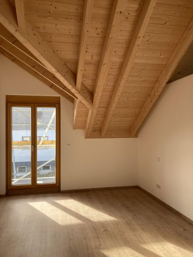 Ampia casa unifamiliare luminosa e inondata di luce – Schlafzimmer