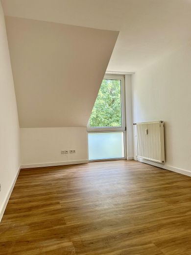 Kapitalanleger aufgepasst: Frisch sanierte 1-Zimmer-Wohnung in Saarbrücken – Schlaf- und Wohnraum 