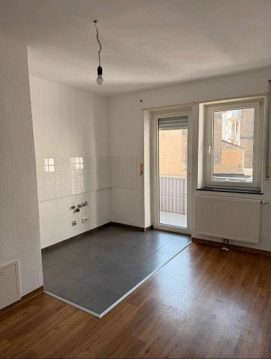Solide Kapitalanlage in Ludwigshafen-Süd | 1,5-Zimmer-Wohnung, vermietet | Garage optional – Küche + Balkon