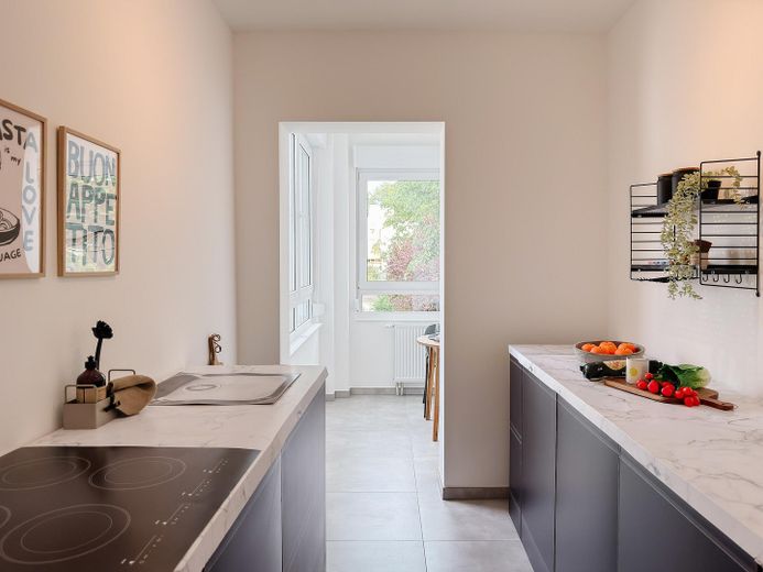Mieszkanie ogrodowe z poczuciem domu: 105 m² z dużym tarasem w pobliżu Frankfurtu – Küche