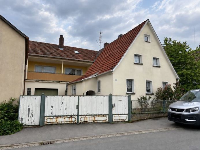Einfamilienhaus mit Anbau und Garage in Maßbach-Poppenlauer – Foto 1