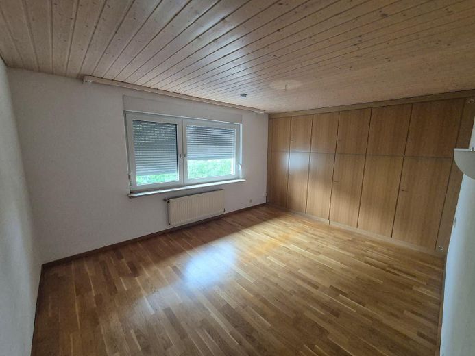 Exklusive 4-Zimmer-Wohnung mit EBK und Stellplatz in Stuttgart – Zimmer 3