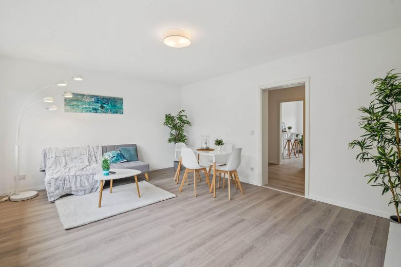 großzügiges Wohnzimmer