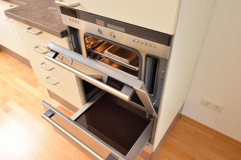 Dampfgarer und Tellerwärmer