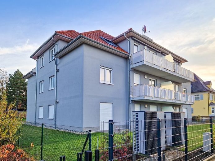 *Nuova costruzione* Appartamento di 5 locali al 2º piano* Balcone* Posto auto* Bagno+WC per gli ospiti* Cantina* Pompa di calore* Riscaldamento a pavimento – Foto 1