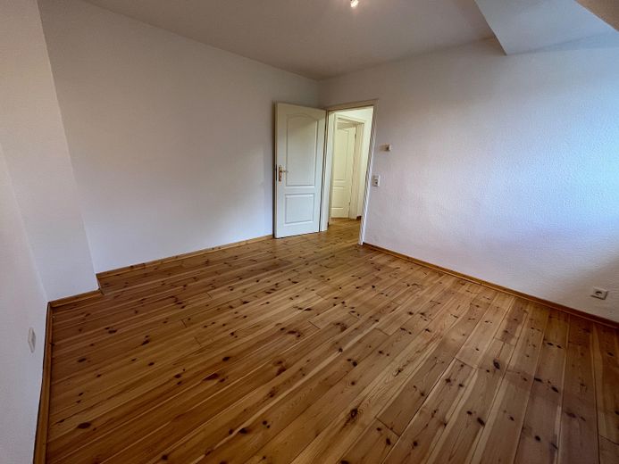Charmante Dachgeschosswohnung mit neuer Einbauküche – ruhige Lage in Heiligenhaus – Schlafzimmer