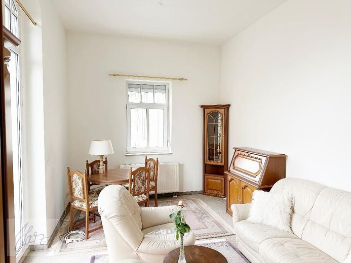 ***VOLL MÖBLIERTE TRAUMWOHNUNG - EINZIEHEN UND SOFORT ZU HAUSE SEIN*** 2,5 Raumwohnung mit Balkon und Tageslichtbad zu vermieten – Wohnzimmer