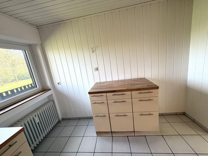 Exklusives Wohnen mit Garten, Neubezug n.Renovierung mit 2 großzügigen Balkonen – Küchenblock m.Kühlschrankecke 