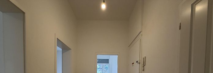 *Pierwsze zamieszkanie* Gruntownie wyremontowane 3-pokojowe mieszkanie w kamienicy przy Bergerstraße z umeblowaną kuchnią i balkonem – Flur