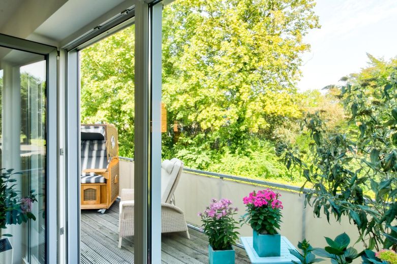 Central, accessible comfort apartment with Baltic Sea views – Blick auf den Balkon
