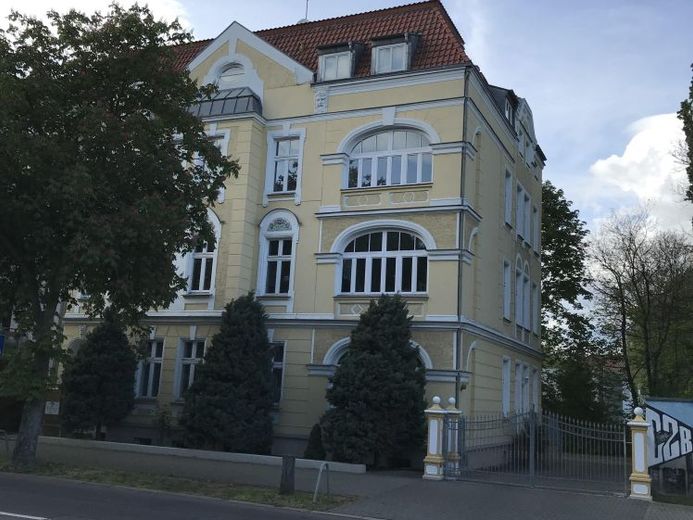 MD.Stadtfeld-Ost में लगभग 160 वर्ग मीटर का स्टाइलिश, उज्ज्वल 6-कमरों वाला अपार्टमेंट किराए पर उपलब्ध है। – फोटो 1