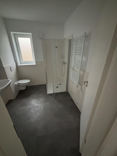 Nouveau projet haut de gamme : 3-4 pièces avec faibles charges (bâtiment KFW55) – Bsp Ausst.Masterbad + Fliesen