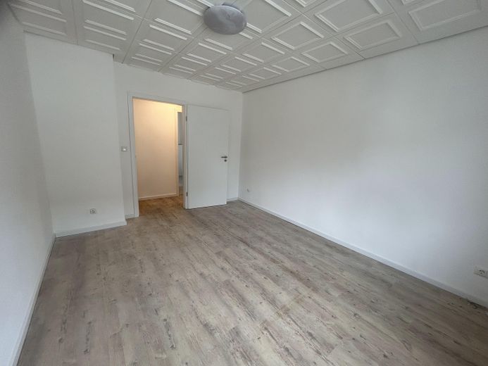Frisch saniertes Haus mit hervorragender Verkehrsanbindung – Schlafzimmer II im 1. OG