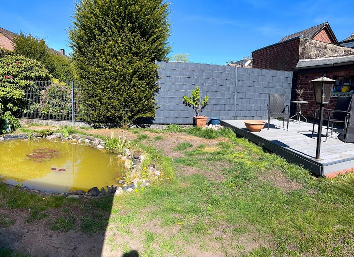 Garten mit Teich