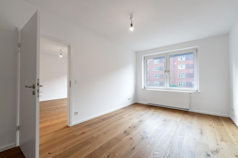 Kernsaniert und provisionsfrei: 3 Zimmer mit Balkon und Aufzug – Schlafzimmer