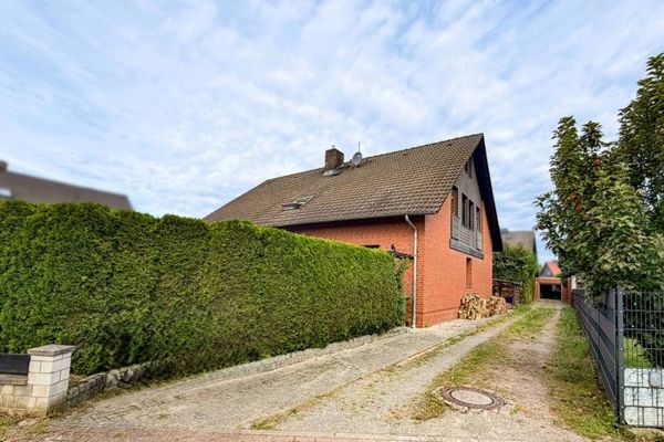 Zweifamilienhaus mit Potenzial – Attraktiv für Kapitalanleger und Eigennutzer