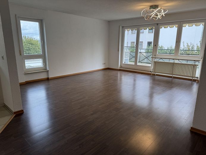 3,5-Zimmer-Wohnung mit Balkon & Garage – ideal für Grenzgänger (Nähe Rafz) – Foto 8