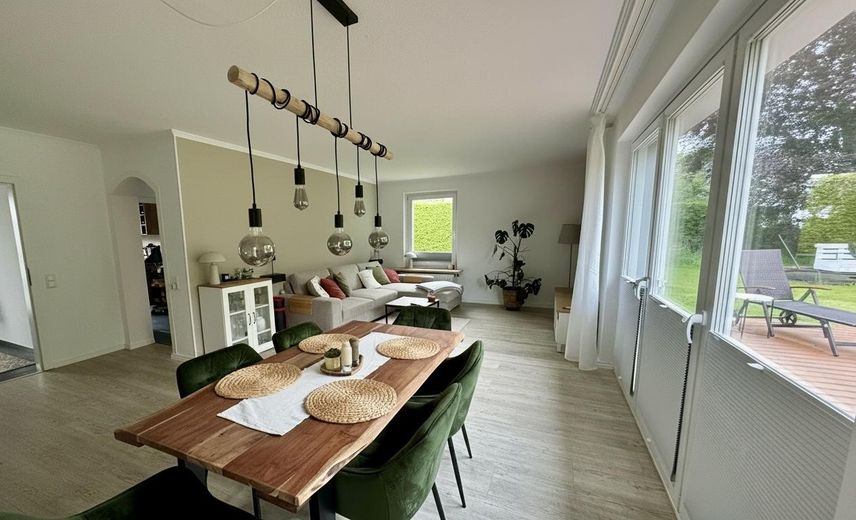 Provisionsfrei - Helles Reihenendhaus mit großer Terrasse, Sauna im Garten und Einzelgarage – großzügiger Wohn- & Essbereich