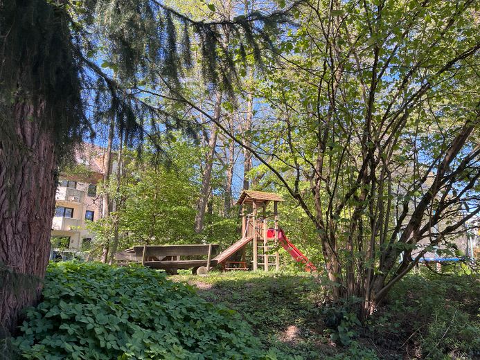 1+1=1 * Großzügige, familientaugliche ETW in ruhiger und dennoch zentraler Lage * in Niedernhausen – Kleiner Spielplatz