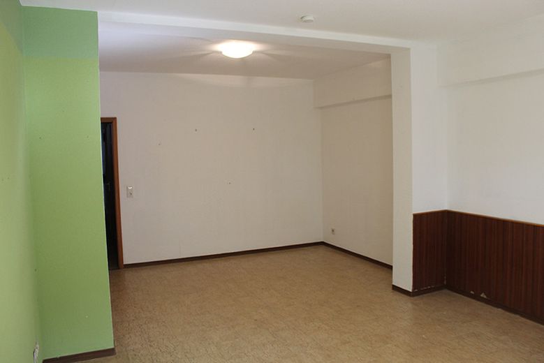 Zweifamilien-Wohnhaus in der Kleinstadt Leun im Lahn-Dill-Kreis. Der Kaufpreis ist verhandelbar. – UG Kellerraum links 2