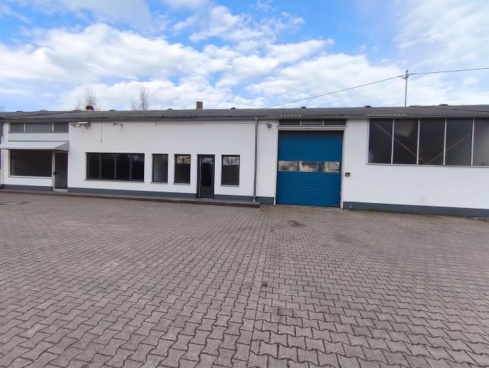 Nieruchomość komercyjna z biurem, warsztatem i terenem zewnętrznym – Außen Ansicht Büro Werkstatt 