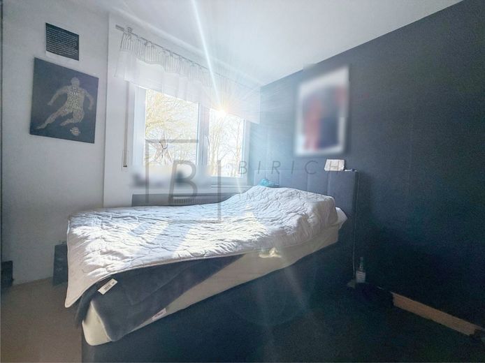 Immediately available: Well-maintained 4.5-room apartment with garage, balcony &amp; elevator – Kinderzimmer