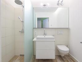 2-Zimmer Maisonette Apartment für 1250€ Warm – vollmöbliert mit Gym & Workspace – Privates Badezimmer