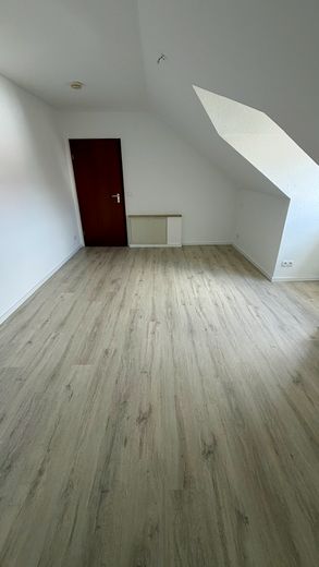 Schöne 3-Zimmer DG Wohnung mit modernisierter Küche und Balkon – Schlafzimmer