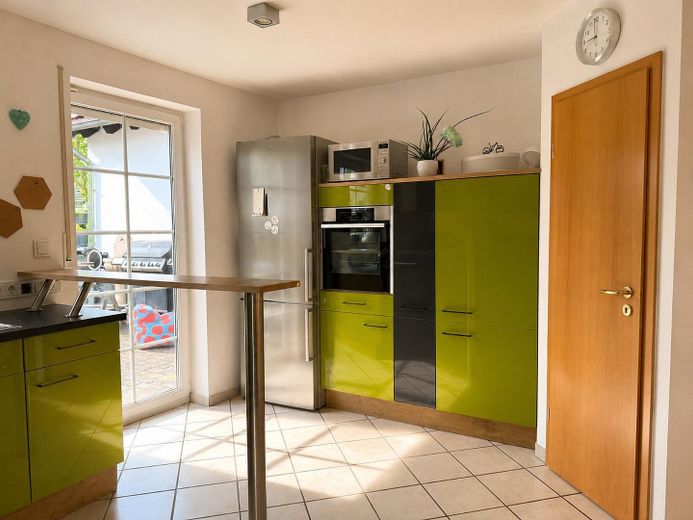 Großzügiges Zweifamilienhaus mit Photovoltaikanlage und attraktiver Mieteinnahme in Hennef – Foto 2