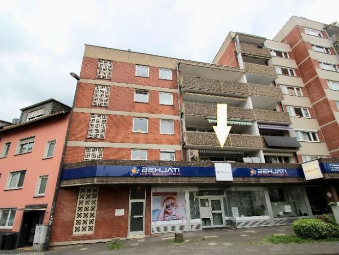 Modernisierte Eigentumswohnung 4 Zimmer große Loggia Einbauküche GästeWC Wannenbad Fenster Troisdorf – Foto 1