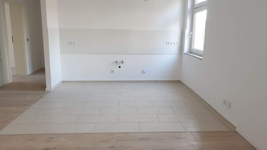 Attraktive, sanierte 75 m² Wohnung (Zweitbezug) mit Tageslichtbad und offener Wohnküche in Köthen – Wohnküche