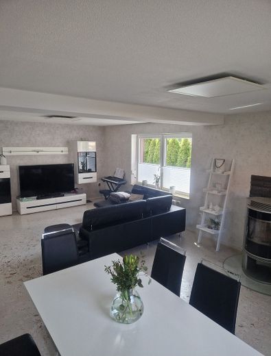 Casa unifamiliare modernizzata e pronta per essere abitata – Foto 7
