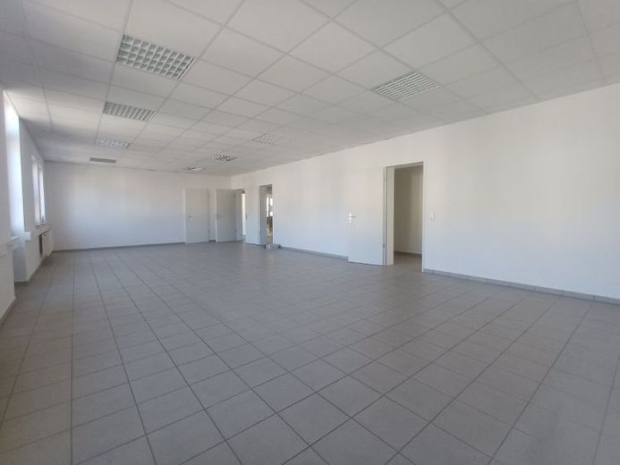 +++ TOP Gewerbeeinheit zur individuellen Nutzung +++ 3 Raum mit Aufzug im 1.OG +++ – फोटो 1