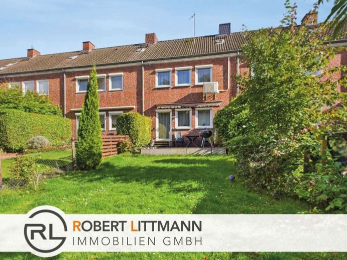Modernisiertes Reihenmittelhaus mit schönem Garten in Delmenhorst, Deichhorst – Foto 1