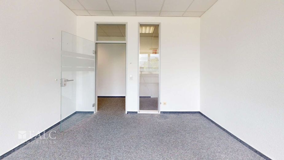 Modernisiertes Büro im 2.OG mit 5 TG-Stellplätzen / neben ADAC – Büro Beispiel