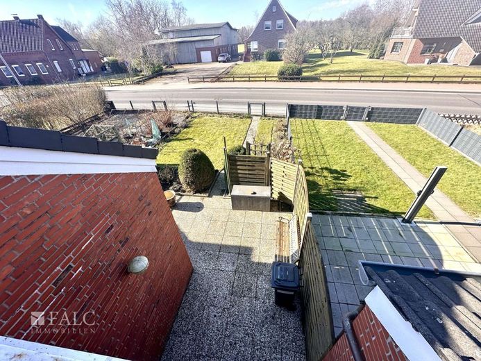 Willkommen Zuhause - top gepflegtes Reihenhaus in gefragter Lage von Stade – Blick vom Balkon auf den Garten
