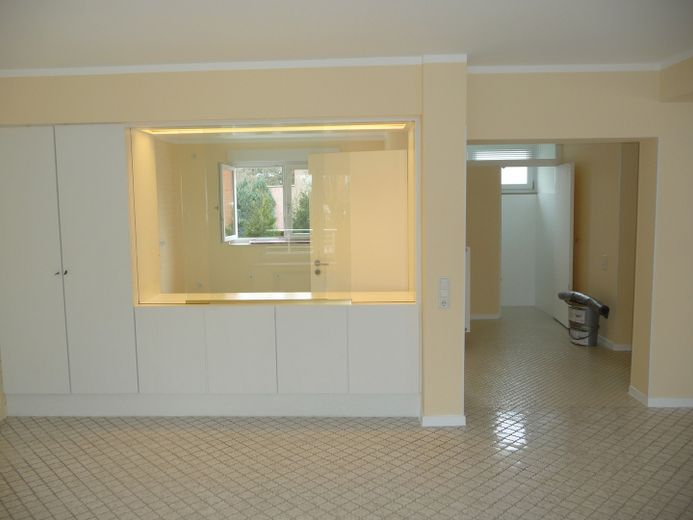 Uso proprio/investimento: edificio plurifamiliare completamente ristrutturato a regola d’arte, con 3 unità abitative di pregio su 4 piani – Durchreiche + Garderobe im EG